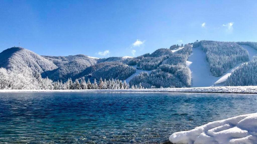 Winter Teich (c) Bergbahnen Hirschenkogel GmbH.