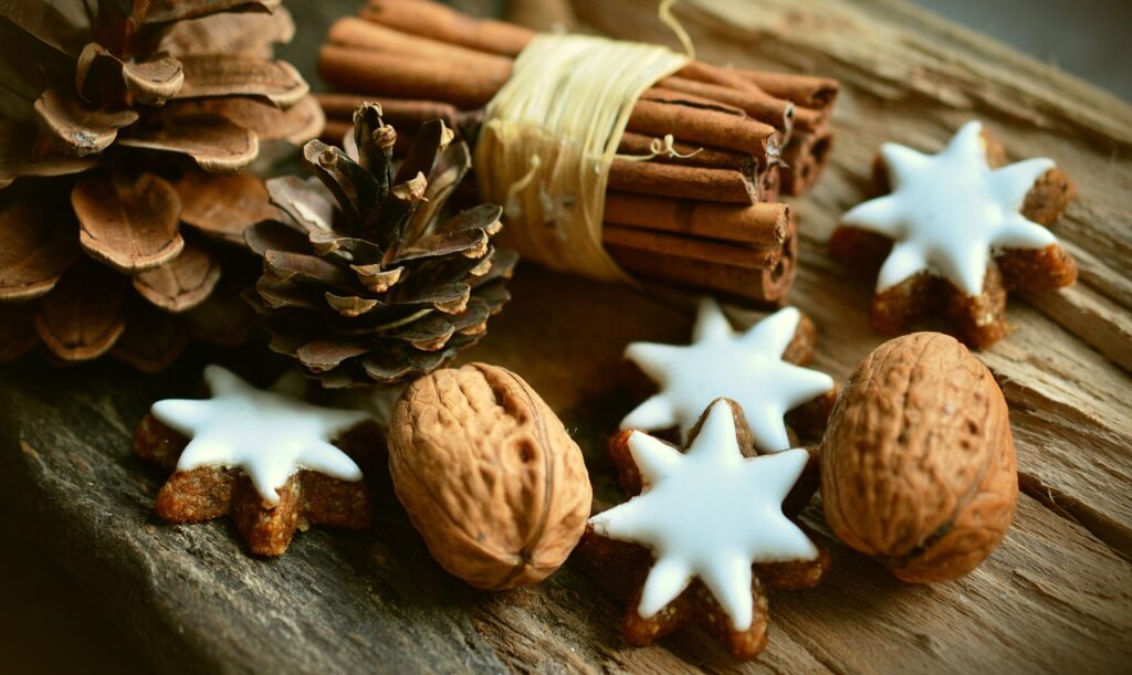 cookies, walnuts, cinnamon sticks-2991174.jpg