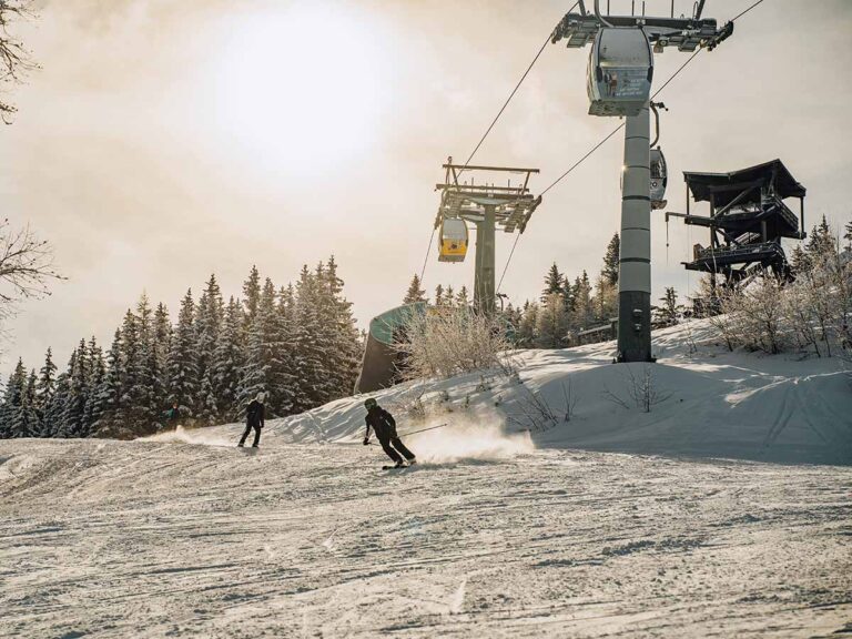 Winter Schifahrer Bergstation