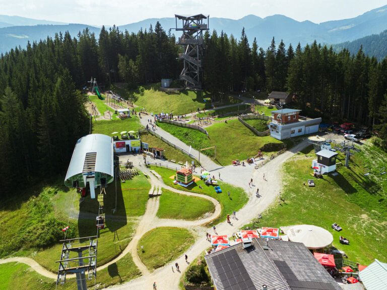 Rund um die Bergstation am Hirschenkogel