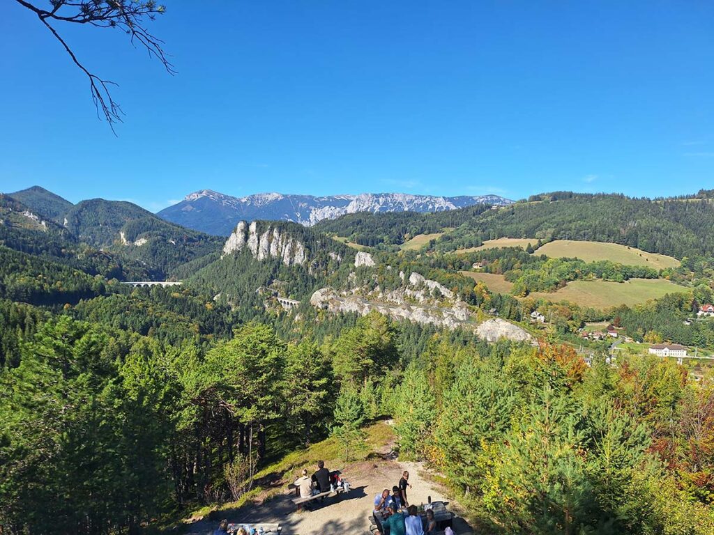 20Schilling Blick mit Wanderern